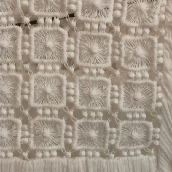 JCREW - White blouse w/ beautiful shoulder detail - Picture 5 of 6